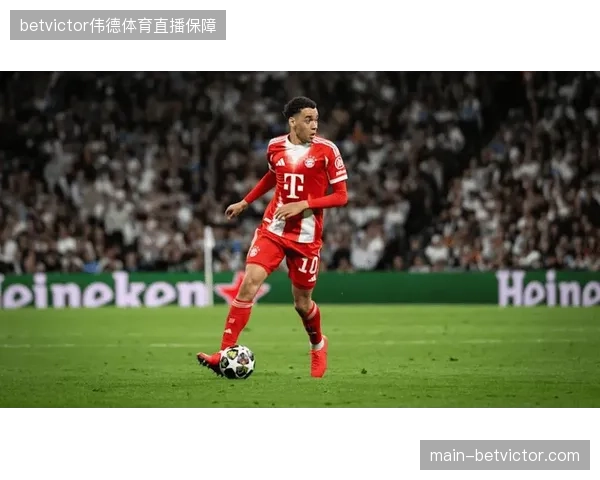 穆西亚拉在中场展现高精度传球，但未能帮助拜仁扭转两回合败局
